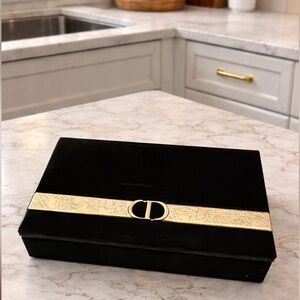 DIOR Limited Edition 5-Color Eyeshadow Palette 🎨✨ Velvet Collector Case